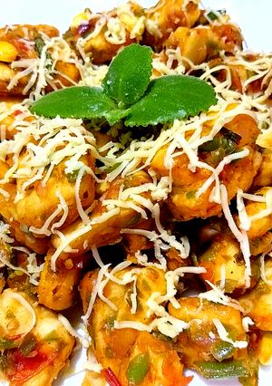 पिज़्ज़ा बेस चटपटी उपमा (Pizza Base Chatpati Upma Recipe in Hindi) रेसिपी मुख्य फोटो