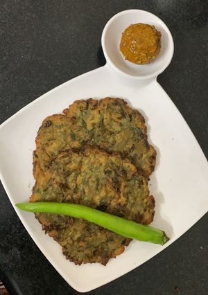 मेथी की क्रिस्पी मसाला पूरी(methi ki crispy masala poori recipe in hindi) रेसिपी मुख्य फोटो