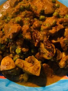 মটর মাশরুম (matar mushroom recipe in Bengali) রেসিপির প্রধান ছবি