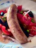Saucisses, tomates, olives…