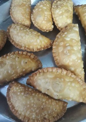 मावा गुजिया (Mava gujiya recipe in hindi) रेसिपी मुख्य फोटो