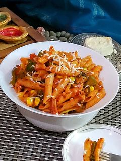 रेड सॉस मसाला चीज़ी पास्ता (Red sauce masala cheesy pasta recipe in Hindi) रेसिपी मुख्य फोटो