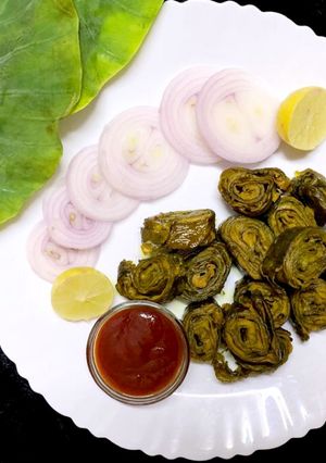 अरबी के पत्ते का पकौड़ा (Arbi ke patte ka pakora recipe in hindi) रेसिपी मुख्य फोटो