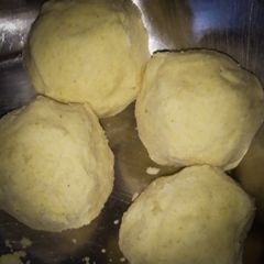 A picture of Pottukadalai laddoo/Roasted gram laddoo.