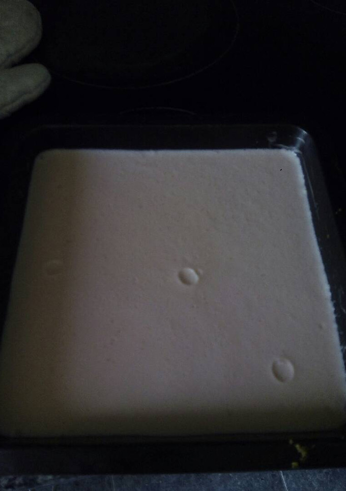 Una foto de Tarta petit suisse Thermomix (yogur de plátano y fresa)