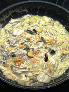 Una foto de Cocochas de merluza y gulas al pil-pil