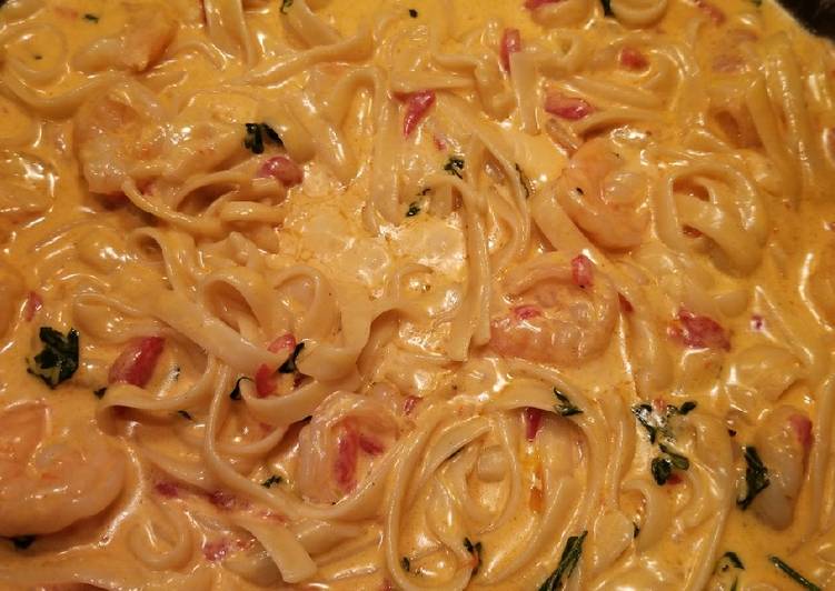 Skillet creamy garlic shrimp