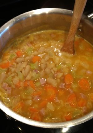 A picture of Quick Ham & Bean Soup.