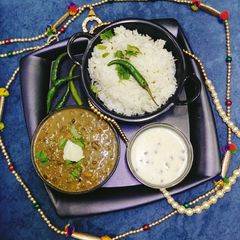 A picture of Restaurant style dal makhani.