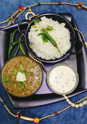 A picture of Restaurant style dal makhani.