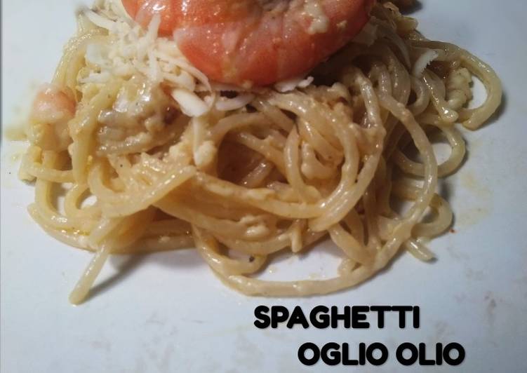 Spaghetti Oglio Olio with shrimp
