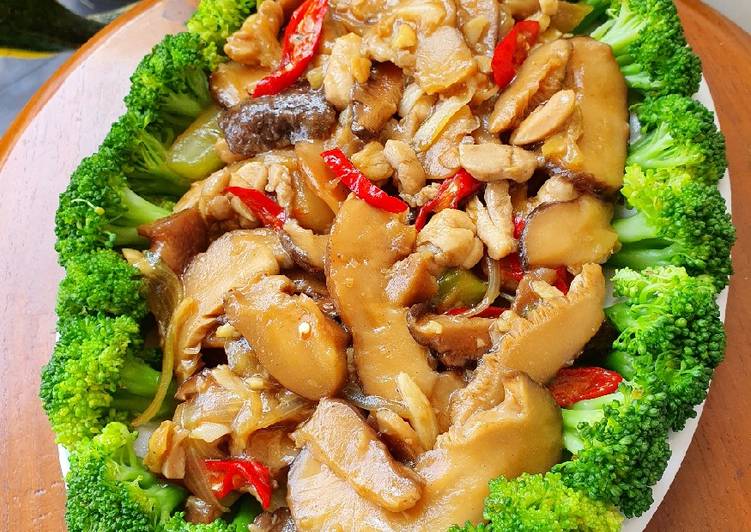 Resep Brokoli Cah Ayam &amp; Jamur Shitake yang Lezat Sekali
