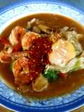 เส้นใหญ่ทอดกรอบราดหน้ากุ้ง