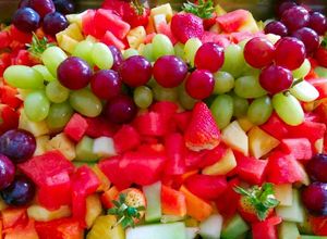 Una foto de Ensalada de frutas coloridas!