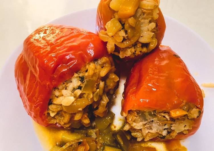 Фаршированный перец с мятой и подливкой из кабачков