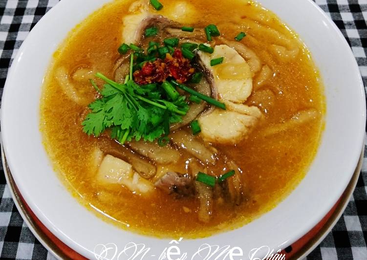 Bánh canh bột lọc nấu cá lóc