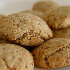 A picture of Jowar-wheat butter cookies.