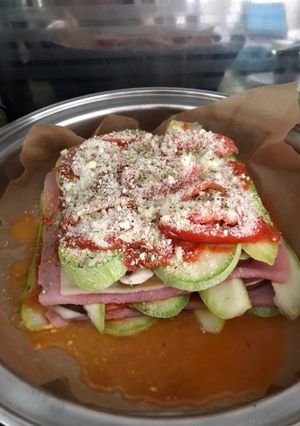 Una foto de Pastel de calabacín y champiñón (jugoso y fácil)