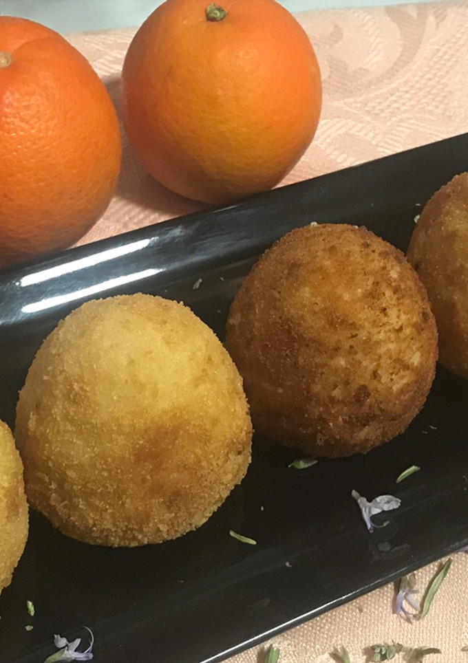 Una foto de Arancini al ragú, plato siciliano, el preferido del "comisario Montalbano 😎"