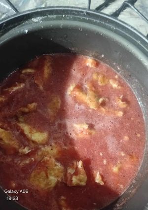 Una foto de Huevo en salsa roja (sin chile) 🇲🇽😋😋