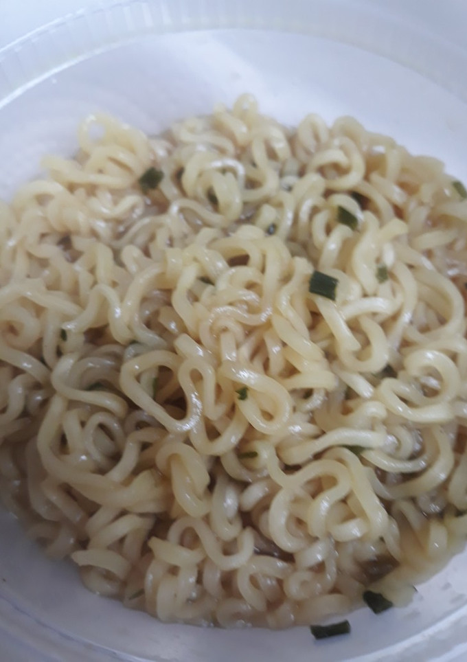 A picture of Simple Ramen with Chives.