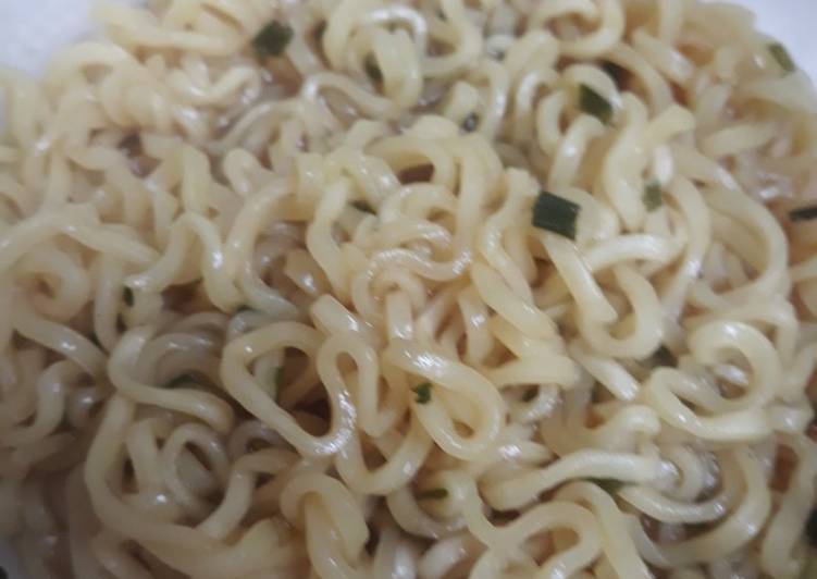 Steps to Make Quick Simple Ramen with Chives