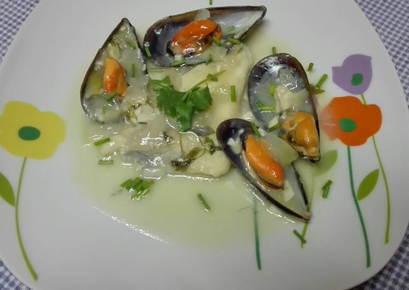 Rodaballo en salsa con mejillones