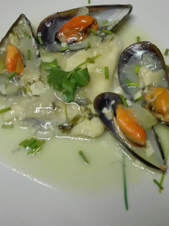 Una foto de Rodaballo en salsa con mejillones