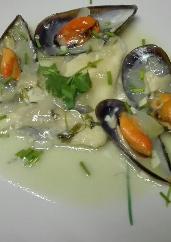 Una foto de Rodaballo en salsa con mejillones