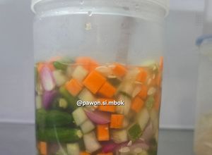 Foto resep Acar Bawang Cabai Segar Cantik Ala Nasi Goreng @Pawon.Si.Mbok🌶🥕🥒
