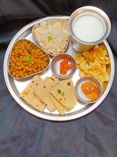 ચણા નું શાક (Chana Shak Recipe In Gujarati) રેસીપી મુખ્ય ફોટો
