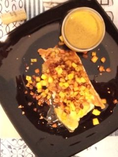 Una foto de Rodaballo a la Plancha con Salsa Gaucha y Zanahorias y Papitas en Mantequilla al Wok