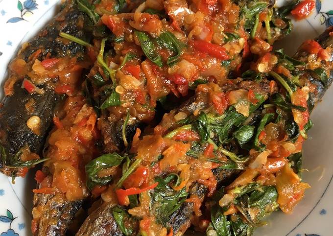 Resep Tongkol Kemangi Bumbu Merah oleh Lutfiatush Sholikah