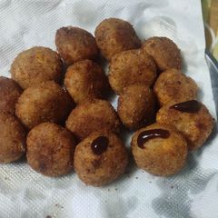 A picture of Cheese potato balls.