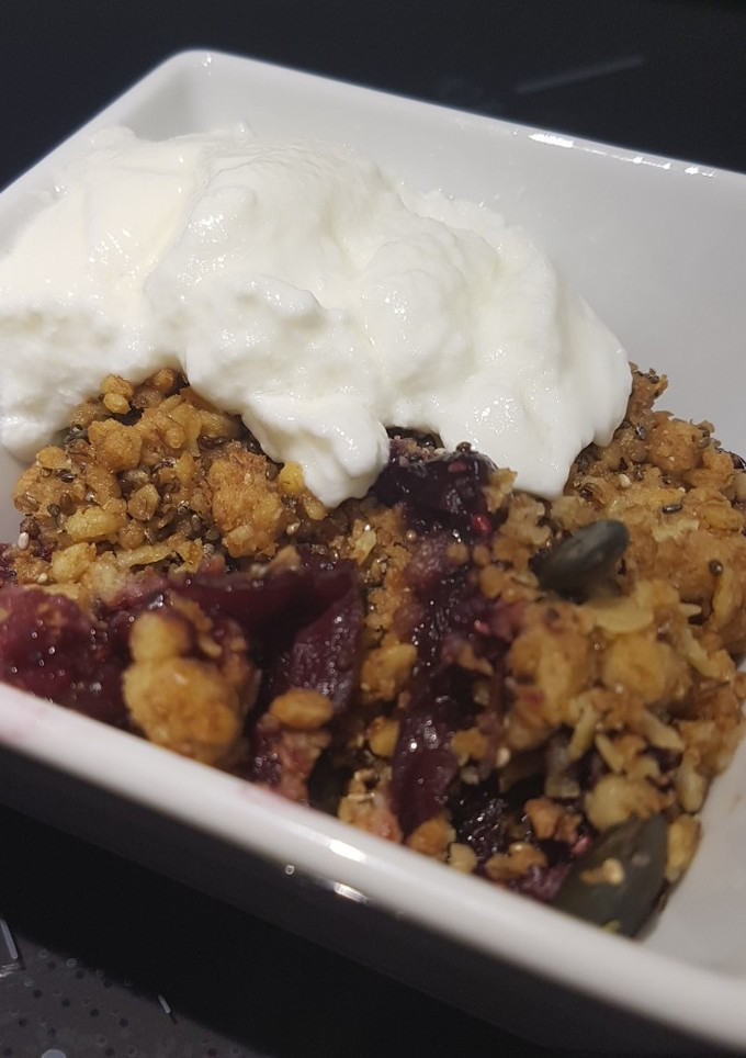 Una foto de Crumble de cerezas