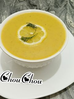صورة لوصفة حساء الخضر بالدجاج و الجبن 🧀🍲