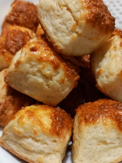 Túrós-krumplipelyhes kockapogácsa recept fotója