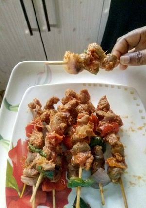 A picture of Skewed chicken.