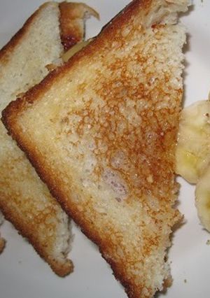 A picture of Banana and nuts sandwich.