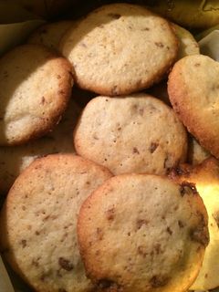 Amerikai csokis teasüti (chocolate-chip cookies) recept fotója