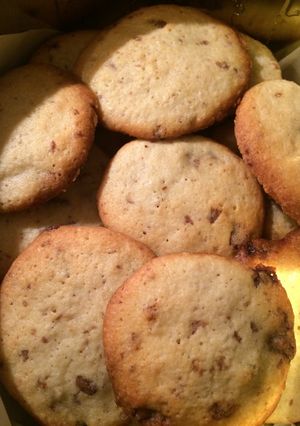Amerikai csokis teasüti (chocolate-chip cookies) recept fotója