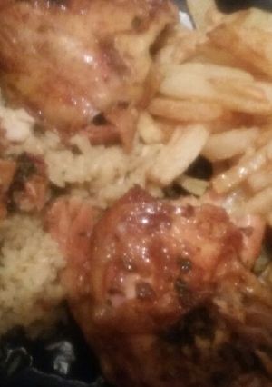 صورة لوصفة دجاج محمر وارز ابيض والفريت