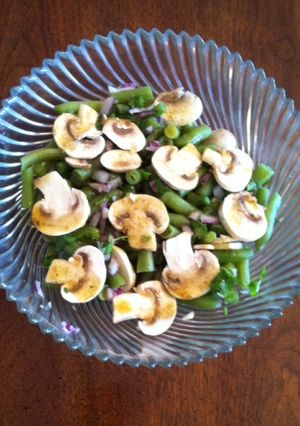 Una foto de Ensalada de ejotes con champignons