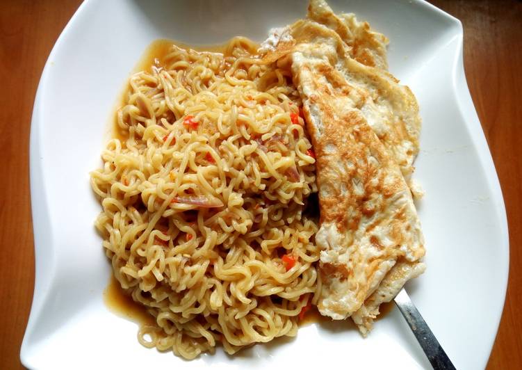 Indomie and Fried Egg Recipe by Mss Leemah's Delicacies - Cookpad