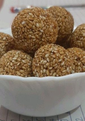 A picture of Til ke ladoo recipe.