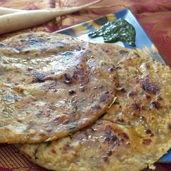 A picture of Mooli paratha.