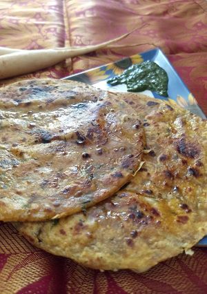A picture of Mooli paratha.