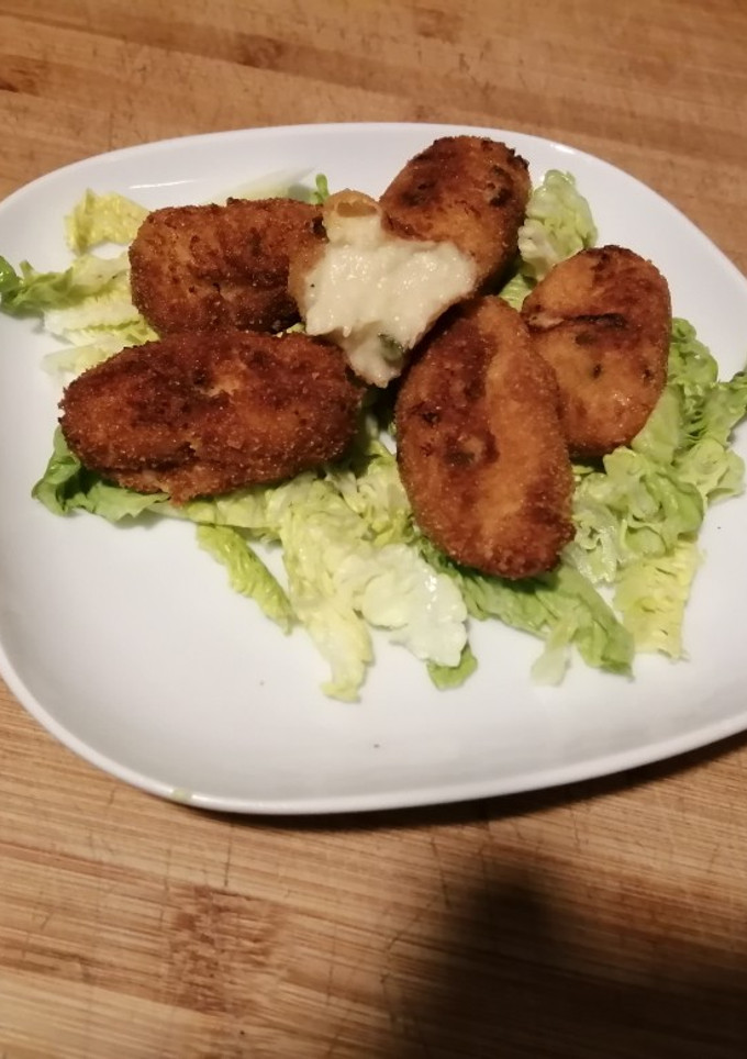 Una foto de Croquetas de bacalao gambas y calabacín