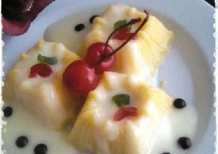 Cheese corn puding atau puding jagung keju with vla vanila