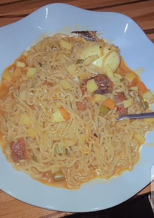 A picture of Watery indomie with Irish cubes.